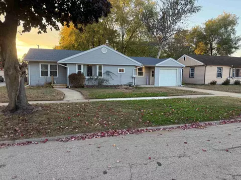 6320 John St, Loves Park, IL 61111