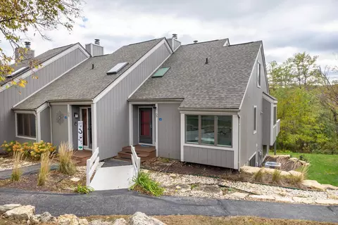 109 Plum Cove Dr, Galena, IL 61036