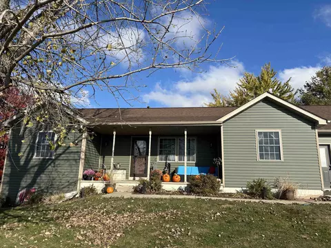 312 Hillside Ct, Orangeville, IL 61060
