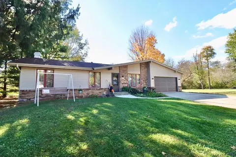 5961 Lacrosse Ln, Roscoe, IL 61073