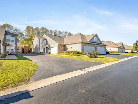 8628 Victory Ln, Machesney Park, IL 61115