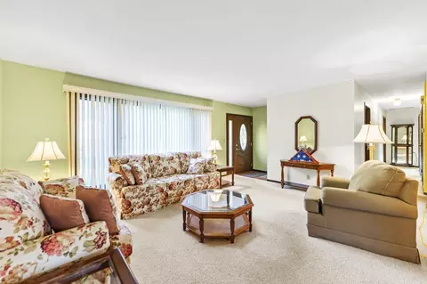 295 Forestcliff Ct, Lake Summerset, IL 61019 photo 4