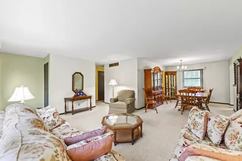 295 Forestcliff Ct, Lake Summerset, IL 61019 photo 5