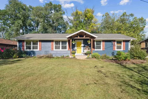 Exterior - 4641 S Beach Ln, Dubuque, IA 52003 photo 2 of 6