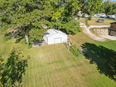 Exterior - 4641 S Beach Ln, Dubuque, IA 52003 photo 6 of 6
