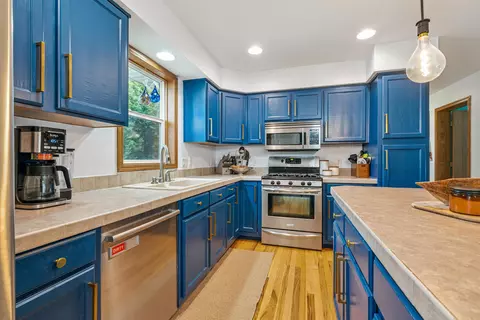 Kitchen - 4641 S Beach Ln, Dubuque, IA 52003 photo 1 of 4