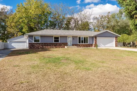 10102 Debbie Ln, Machesney Park, IL 61115