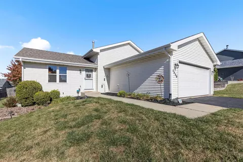 5450 Pocono Dr, Loves Park, IL 61111