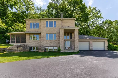 535 Territory Dr, Galena, IL 61036