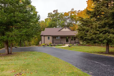 21 Belden School Ln, Galena, IL 61036