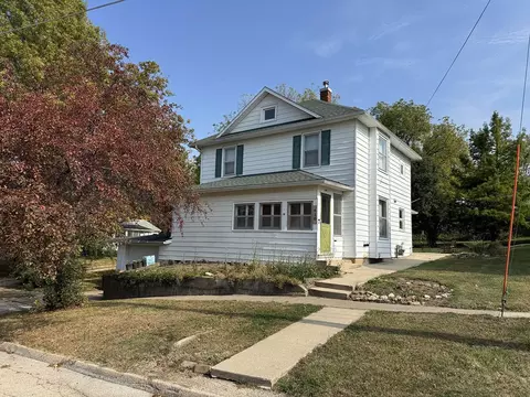 410 S Carroll St, Mount Carroll, IL 61053