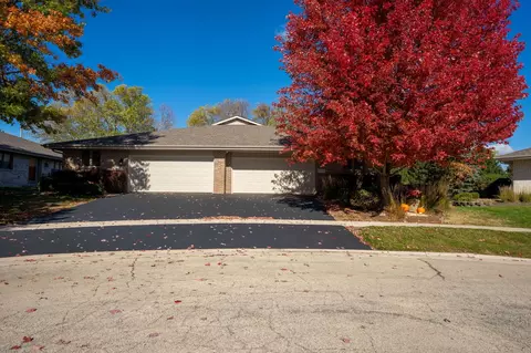 7220 Weathered Oak Ln, Rockford, IL 61107