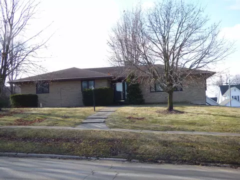 314 S Main St, Elizabeth, IL 61028