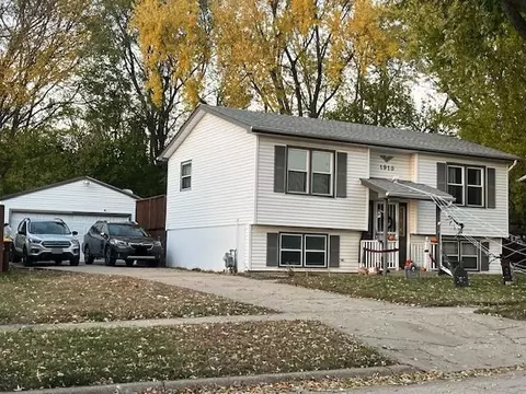 1910 Plateau Ave, Loves Park, IL 61111
