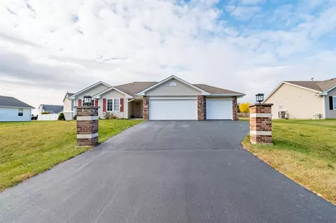 726 Golden Prairie Dr, Davis Junction, IL 61020