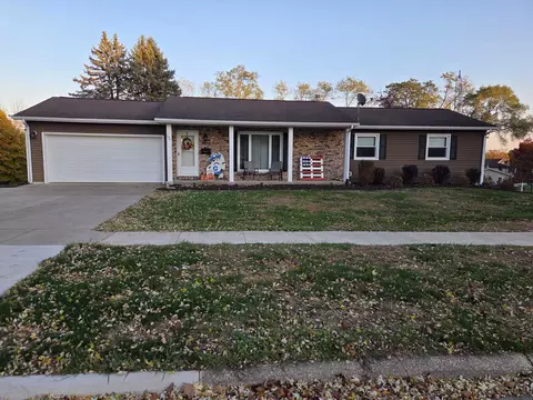 105 Blackhawk Dr, Galena, IL 61036