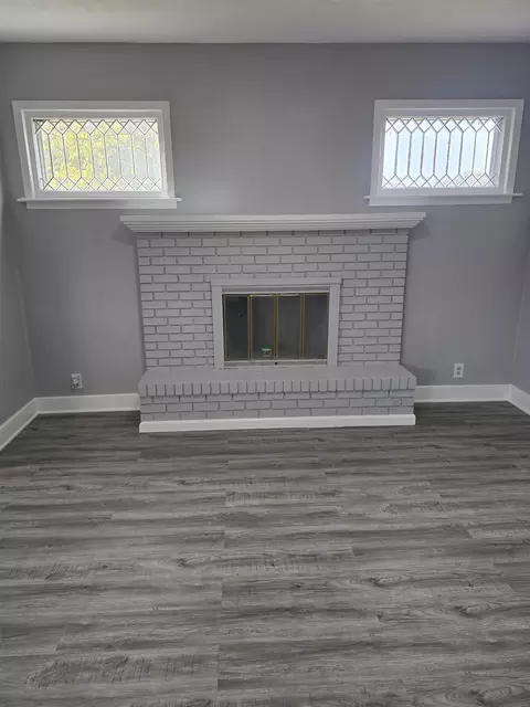 Living - 111 Empire, Freeport, IL 61032 photo 4 of 6