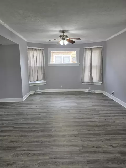 Living - 111 Empire, Freeport, IL 61032 photo 3 of 6