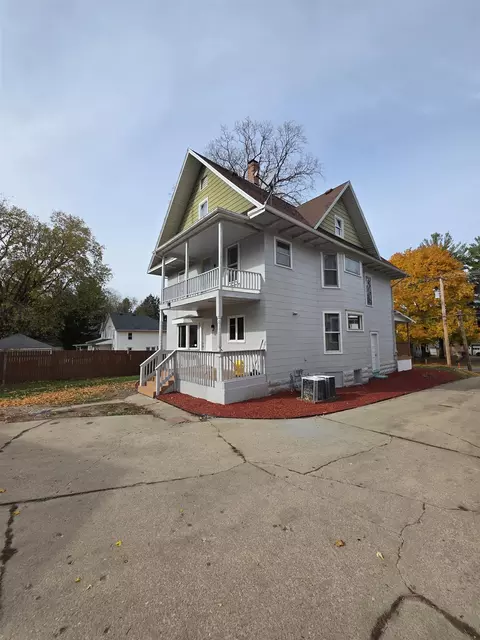 Exterior - 111 Empire, Freeport, IL 61032 photo 2 of 5