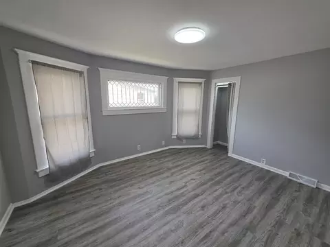 Living - 111 Empire, Freeport, IL 61032 photo 5 of 6