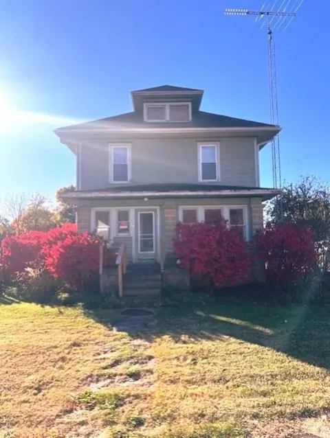 207 South St, Lena, IL 61048