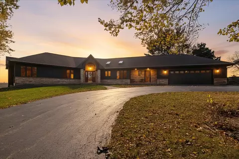 97 Highcrest Ct, Shannon, IL 61078