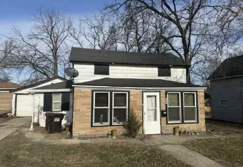 538 W Addison St, Freeport, IL 61032