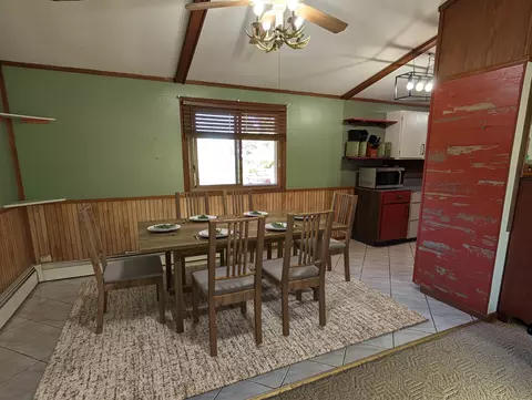 2042 Kenneth Dr, Freeport, IL 61032 photo 4