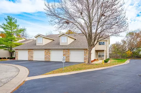 5694 Oak Village Dr, Roscoe, IL 61073
