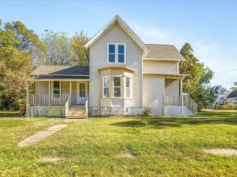 1227 Chestnut St, Rockford, IL 61102
