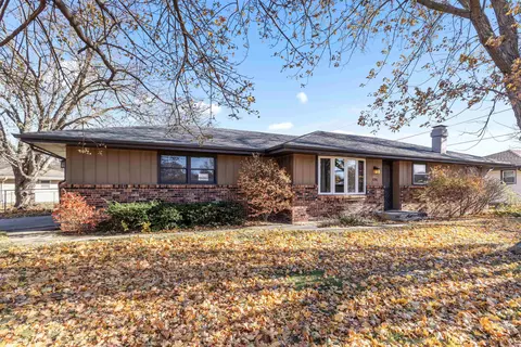 9781 Petunia Dr, Machesney Park, IL 61115