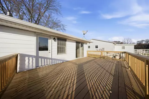 Exterior - 2065 W Fairview Rd, Freeport, IL 61032 photo 3 of 8