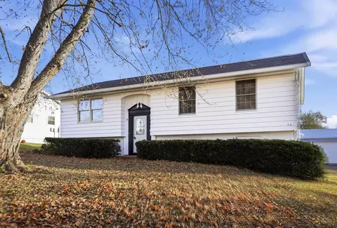 2065 W Fairview Rd, Freeport, IL 61032