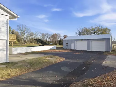 Exterior - 2065 W Fairview Rd, Freeport, IL 61032 photo 7 of 8