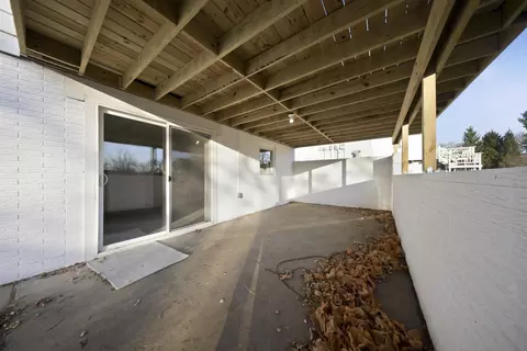 Exterior - 2065 W Fairview Rd, Freeport, IL 61032 photo 5 of 8