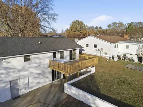 Exterior - 2065 W Fairview Rd, Freeport, IL 61032 photo 8 of 8