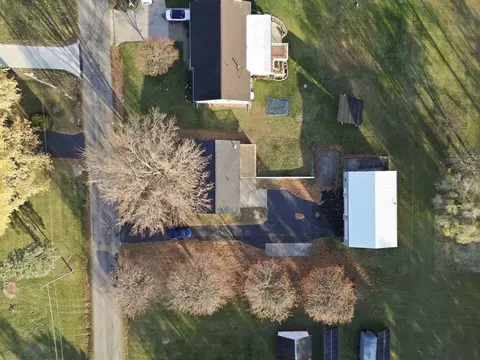 View/Area - 2065 W Fairview Rd, Freeport, IL 61032 photo 2 of 3