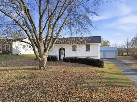 Exterior - 2065 W Fairview Rd, Freeport, IL 61032 photo 2 of 8
