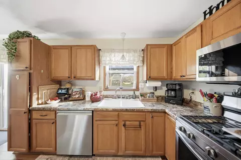 11155 Downing Ln, Roscoe, IL 61073 photo 7