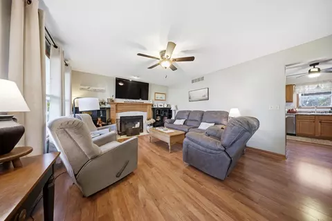 11155 Downing Ln, Roscoe, IL 61073 photo 4