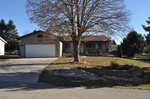 135 Field Crest Ln, Cedarville, IL 61013