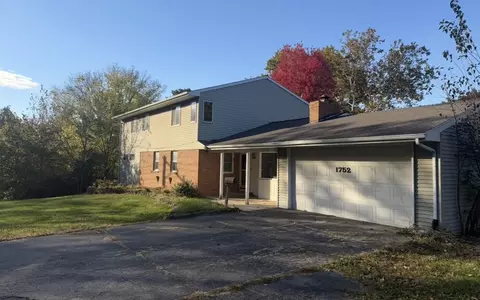 1752 W Stephenson St, Freeport, IL 61032