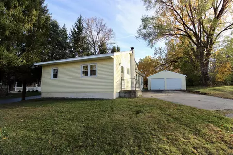 216 W River St, Rockton, IL 61072