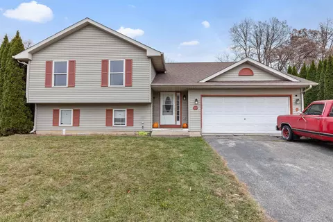 117 Drew Ct, Poplar Grove, IL 61065