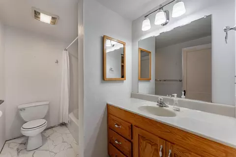 Bath - 739 Elgin St, Cherry Valley, IL 61016 photo 3 of 4