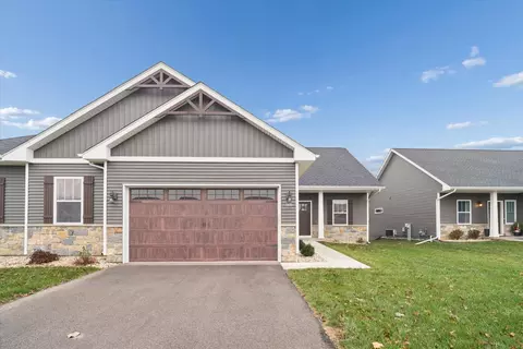 505 Anjali Ct, Sycamore, IL 60178
