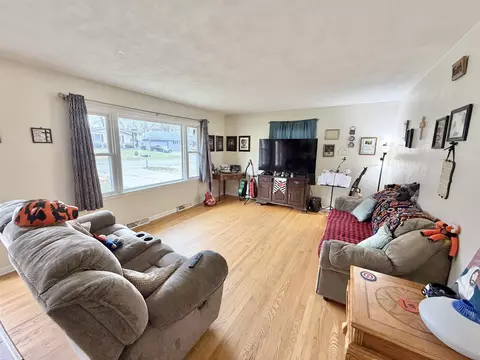 322 E 10th St, Pecatonica, IL 61063 photo 3
