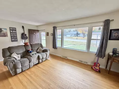 322 E 10th St, Pecatonica, IL 61063 photo 6