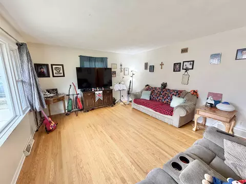 322 E 10th St, Pecatonica, IL 61063 photo 4