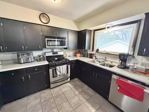 322 E 10th St, Pecatonica, IL 61063 photo 9